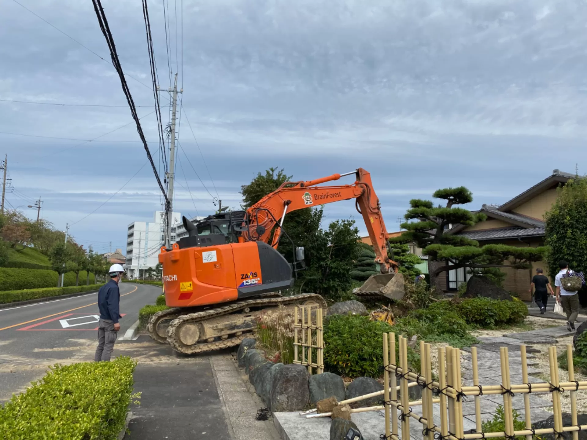 半田市注文住宅の解体工事がはじまりました