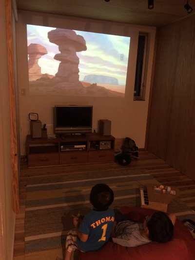 自宅で映画を楽しもう！